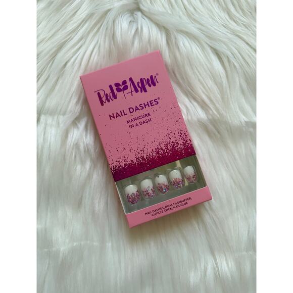 Red Aspen Nail Dashes- Aspen Glitter (short, square pink glitter nails) - Picture 4 of 6